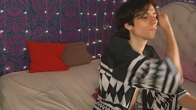 Ellis Rin online show from October 27, 8:57 pm