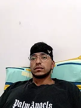 Snapshot of AlfalfaBoy chatting on October 19, 12:33 am AlfalfaBoy online show from October 19, 12:33 am