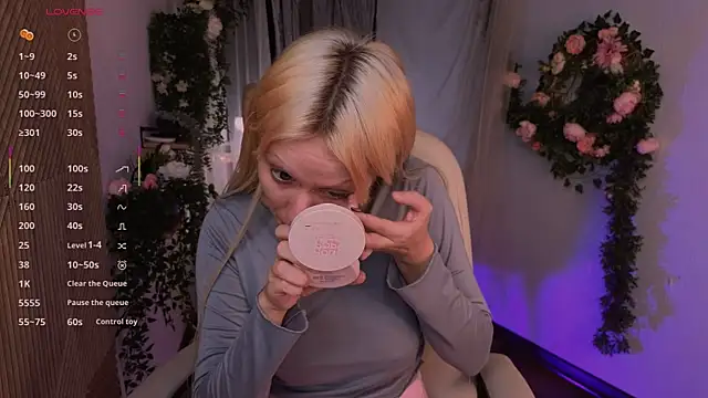 kitten murray  online show from November 18, 5:34 am