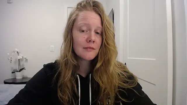 naughtyfox89 online show from April 18, 3:21 am