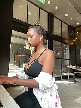 tia   fox online show from February 17, 5:41 pm