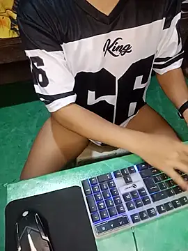 Snapshot of Hot_cutiepie chatting on July 5, 4:41 am Hot cutiepie online show from July 5, 4:41 am