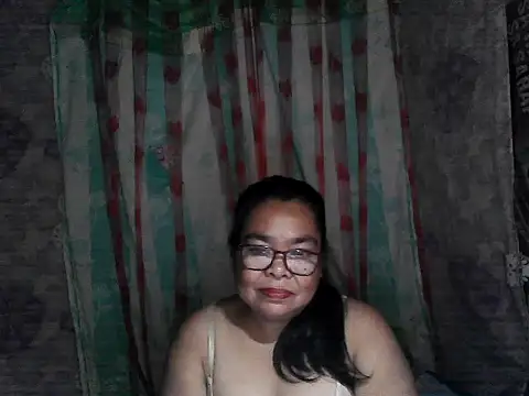 Snapshot of cris_tita chatting on March 8, 2:32 pm cris tita online show from March 8, 2:32 pm