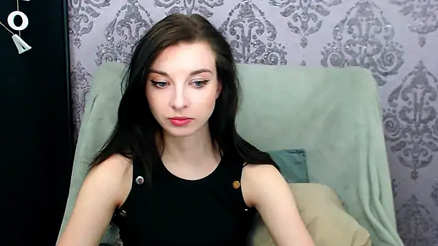Snapshot of DominantLuna chatting on May 4, 7:21 pm DominantLuna online show from May 4, 7:21 pm