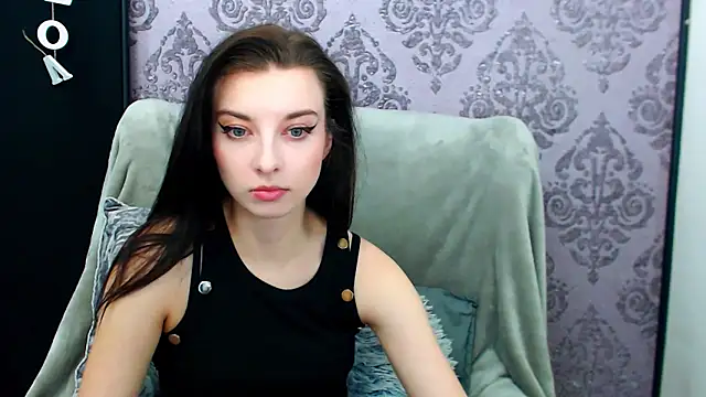 Snapshot of DominantLuna chatting on May 15, 7:43 pm DominantLuna online show from May 15, 7:43 pm