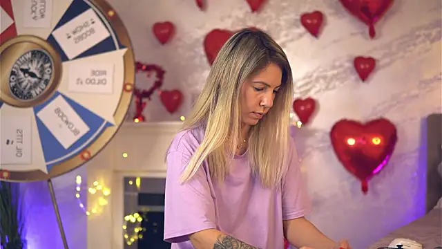 Snapshot of CassieMiles chatting on February 13, 4:08 am CassieMiles online show from February 13, 4:08 am