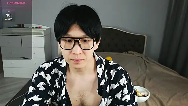 KaiChicken online show from April 7, 6:19 pm