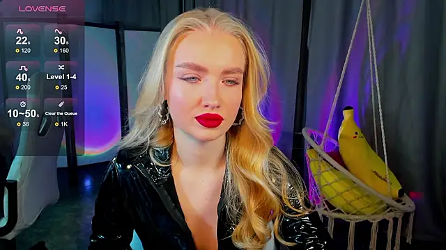 Snapshot of TessaGrays chatting on February 11, 8:41 am TessaGrays online show from February 11, 8:41 am