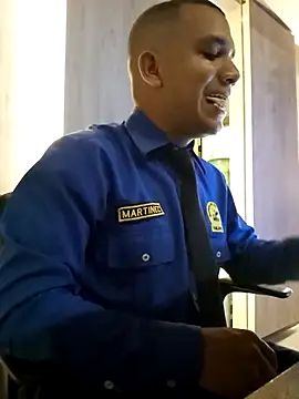 Roberto27051 online show from October 2, 4:52 am
