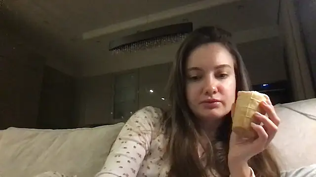 Justamanda1 online show from October 4, 5:00 pm