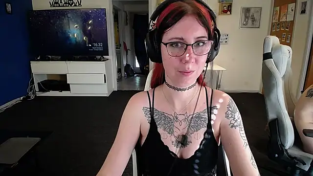 TattooedGirls online show from September 29, 2:33 pm