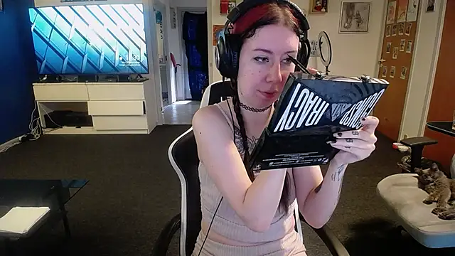 Snapshot of TattooedGirls chatting on October 1, 8:31 am TattooedGirls online show from October 1, 8:31 am