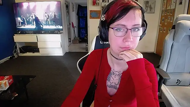 Snapshot of TattooedGirls chatting on October 3, 9:39 am TattooedGirls online show from October 3, 9:39 am