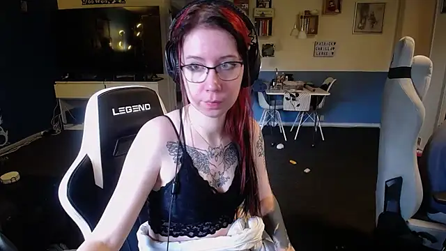 Snapshot of TattooedGirls chatting on October 13, 8:25 am TattooedGirls online show from October 13, 8:25 am