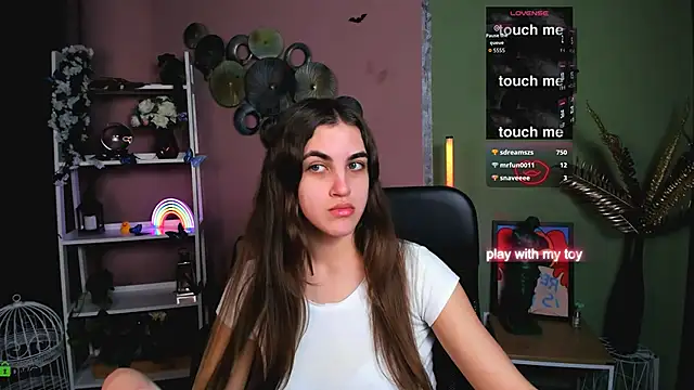 Snapshot of lina_fox12 chatting on December 4, 1:09 pm lina fox12 online show from December 4, 1:09 pm