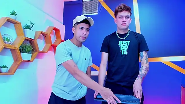 Snapshot of The_Boy_King chatting on October 11, 1:31 pm The Boy King online show from October 11, 1:31 pm