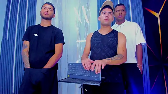 Snapshot of The_Boy_King chatting on December 4, 3:10 pm The Boy King online show from December 4, 3:10 pm