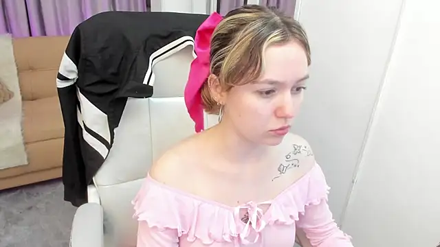 Lucia Copper online show from November 24, 12:05 pm