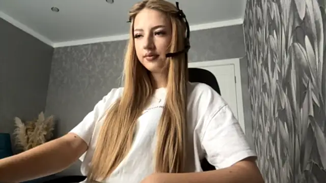 HollyCroker online show from October 9, 7:17 am