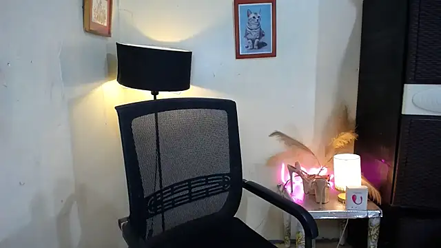 Snapshot of Kylaanne chatting on October 20, 9:10 am Kylaanne online show from October 20, 9:10 am