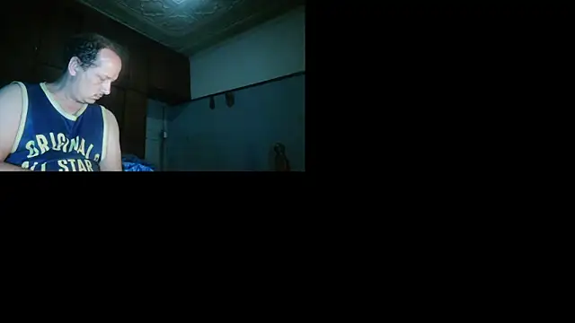 macKnd online show from December 3, 8:40 pm