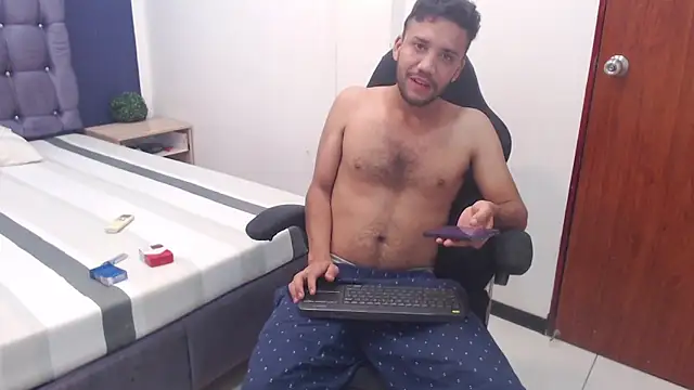 Juan FelipeX01 online show from November 25, 5:13 pm