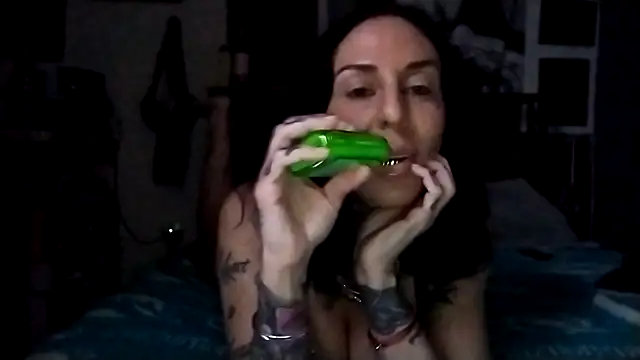 inkdhollow1 online show from October 14, 2:45 am