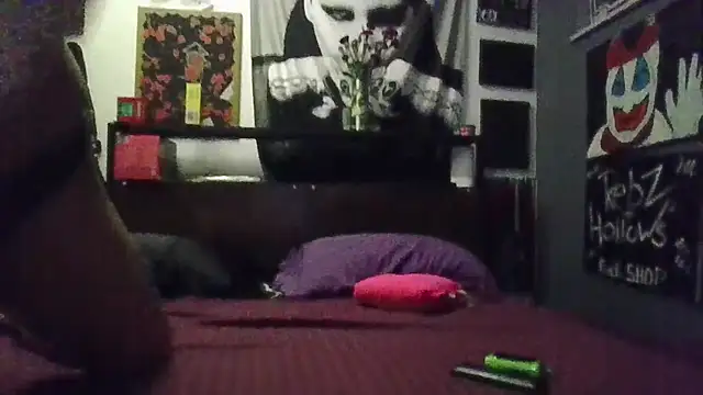 inkdhollow1 online show from November 3, 4:47 am