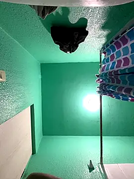 Snapshot of feetbooy chatting on November 23, 10:09 pm feetbooy online show from November 23, 10:09 pm