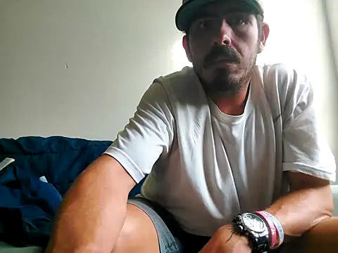 Snapshot of hoociedaddy24 chatting on December 18, 9:32 pm hoociedaddy24 online show from December 18, 9:32 pm