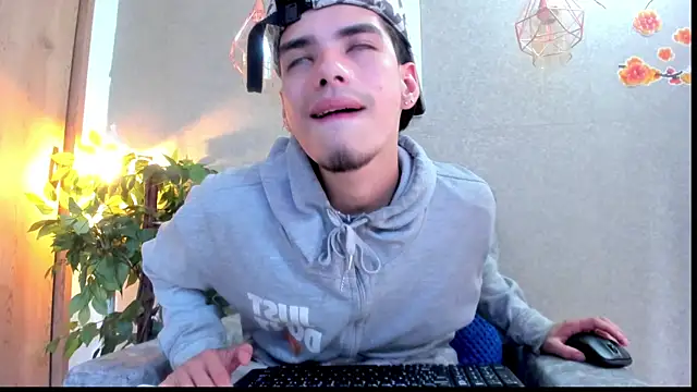 Axelwiliams online show from October 8, 6:27 pm