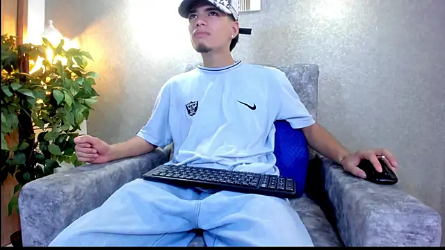 Axelwiliams online show from October 10, 6:07 pm