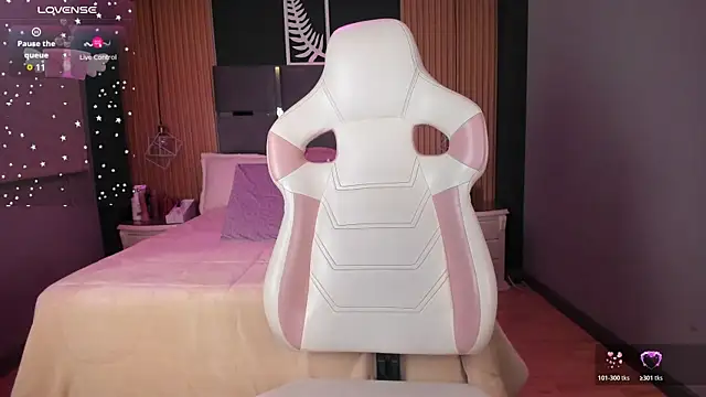 Emily Roberts9 online show from October 31, 11:22 am