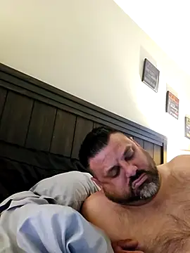 Roddog18 online show from April 15, 1:29 pm