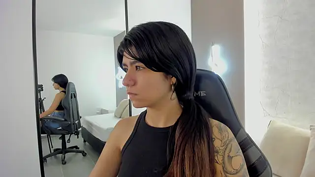 fiorella18  online show from November 15, 2:20 am