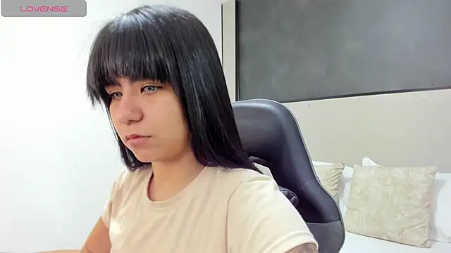 fiorella18  online show from November 18, 3:01 am