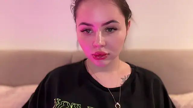 AlmaryKim online show from November 1, 8:33 pm