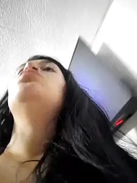 Snapshot of alejitasweet chatting on October 18, 2:25 am alejitasweet online show from October 18, 2:25 am