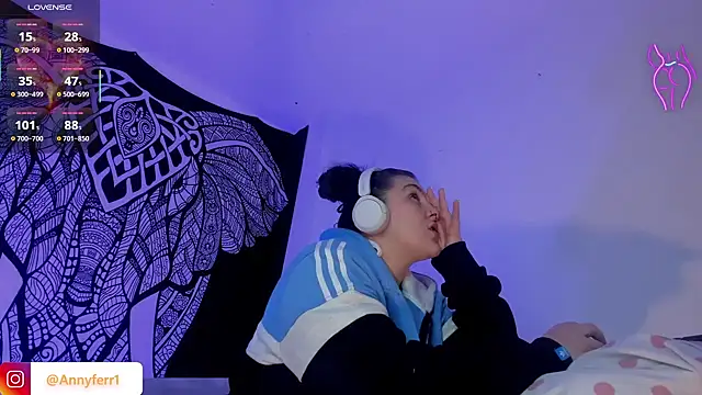 Snapshot of Anny_ferrer1 chatting on December 19, 9:55 pm Anny ferrer1 online show from December 19, 9:55 pm