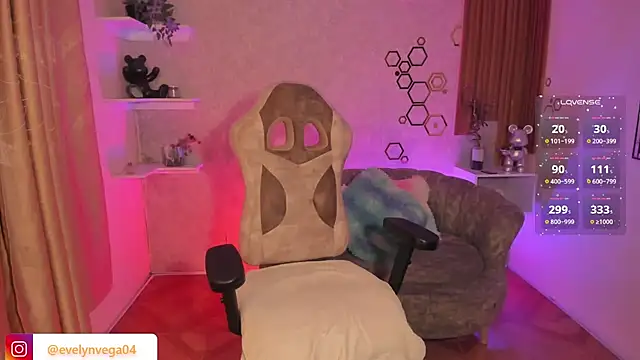 Snapshot of EvelynVega0 chatting on November 15, 3:48 am EvelynVega0 online show from November 15, 3:48 am