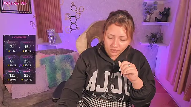 Snapshot of EvelynVega0 chatting on July 5, 2:40 am EvelynVega0 online show from July 5, 2:40 am