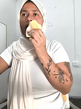 Snapshot of Nadia_hasbun chatting on December 13, 10:04 pm Nadia hasbun online show from December 13, 10:04 pm