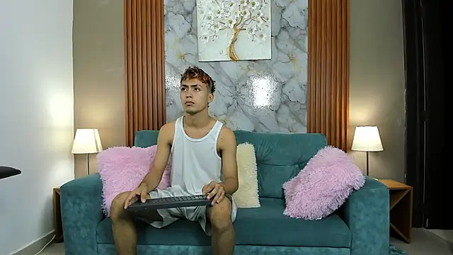 VERY HOT GUYS online show from February 16, 1:18 pm