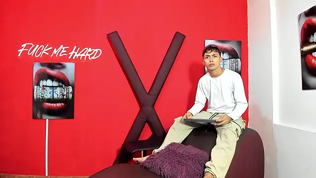 VERY HOT GUYS online show from March 27, 7:13 pm