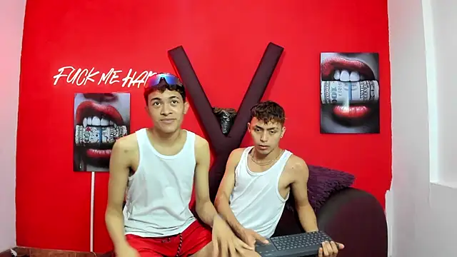 VERY HOT GUYS online show from March 28, 7:13 pm