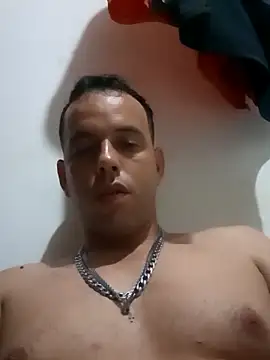 Snapshot of leon_huf chatting on February 10, 8:02 pm leon huf online show from February 10, 8:02 pm