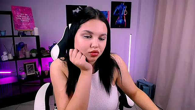 Snapshot of KittyKrissy_ chatting on October 19, 9:32 am KittyKrissy online show from October 19, 9:32 am