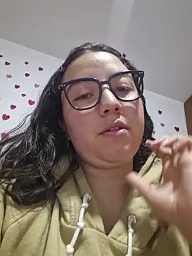 Snapshot of annyaparis chatting on February 18, 1:12 am annyaparis online show from February 18, 1:12 am