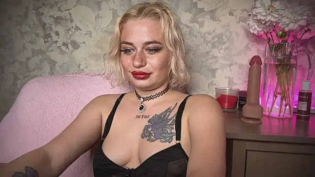 Snapshot of angelalicehell chatting on October 1, 8:09 am angelalicehell online show from October 1, 8:09 am