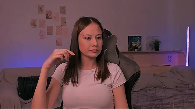 adelle046 online show from October 6, 11:51 am